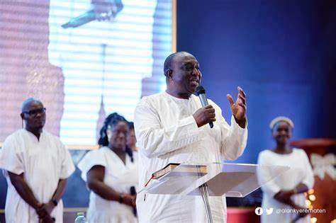 I am the sole candidate among Mahama and Bawumia capable of restoring the cedi. – Alan