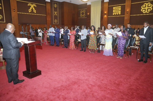 Make a difference, even in a short period,” the President urges ministers and deputies.