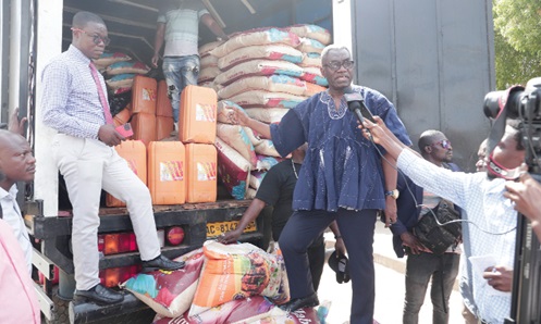 Smuggled vegetable oil impounded by the National Security, owner arrested