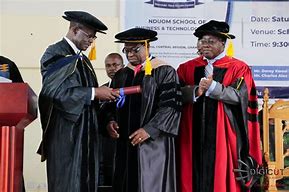 Dr. Papa Kwesi Nduom  first batch students of the institution gradutes,   gives each $1,000