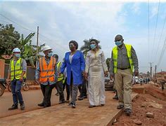 The government is set to construct temporary drainage on the Kasoa road.