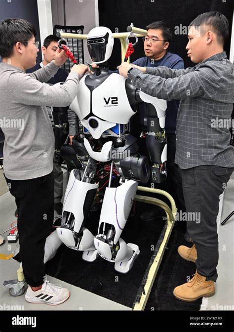 Chinese scientists push for wider application of full-body humanoid robots