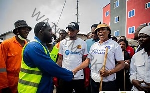 Accra Mayor commends ‘buzstopboys’ volunteer group’s clean-up activities