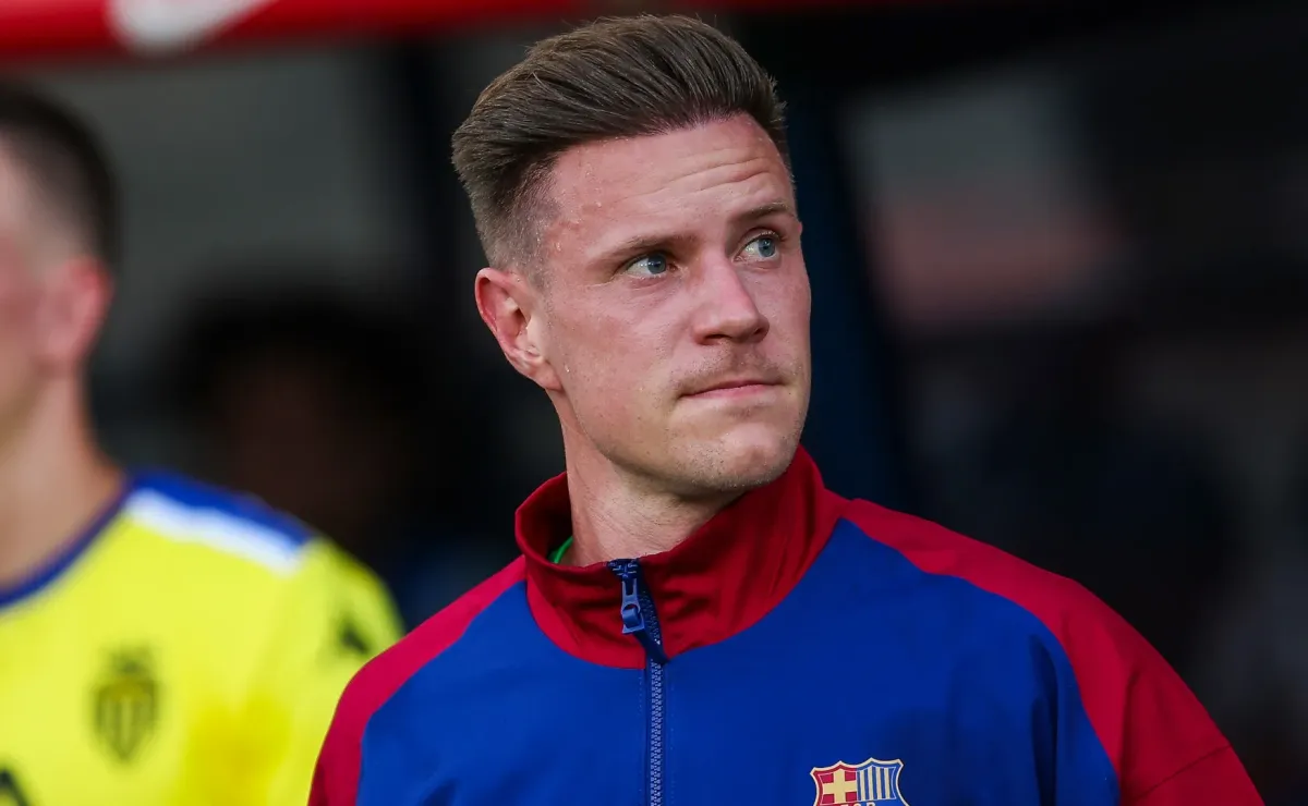 Barcelona goalkeeper Ter Stegen set to miss season after knee operation