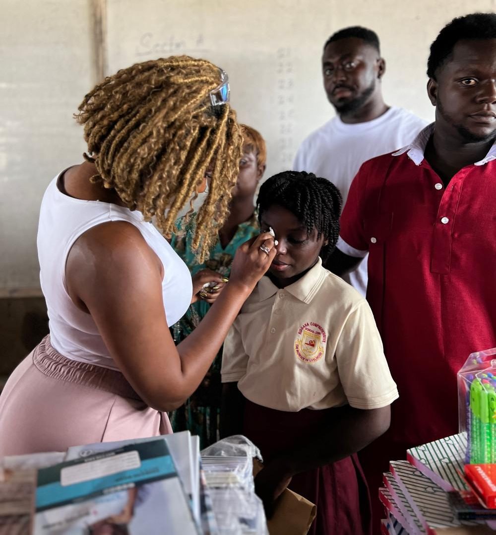 Wendy Shay to sponsor viral fan’s education from class 5 to university in heartfelt motion