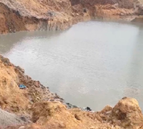 20 illegal miners die after mine collapses at Akyem Wenchi