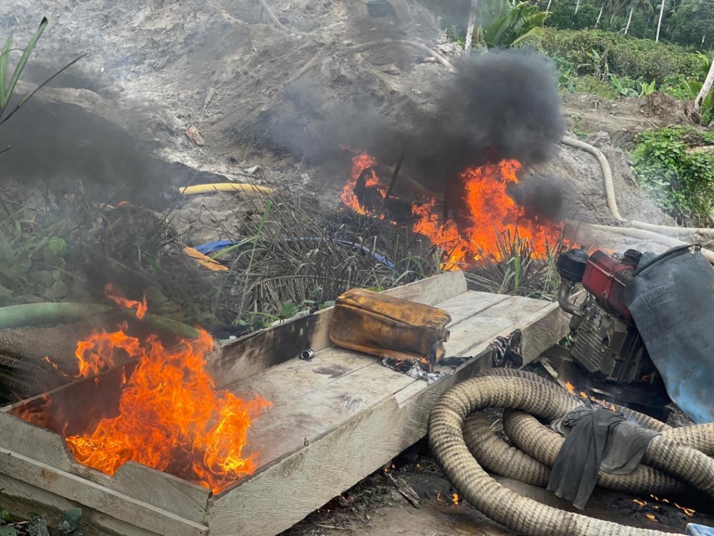 Galamsey Crackdown: NAIMOS arrests 9 Chinese nationals at Wassa Akropong, seizes 4 excavators